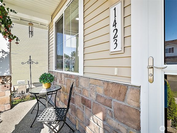 3rd image of 1423 50th Street NE