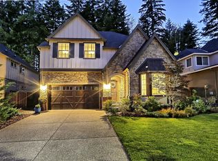 9829 SE Nicholas Dr, Happy Valley, OR 97086