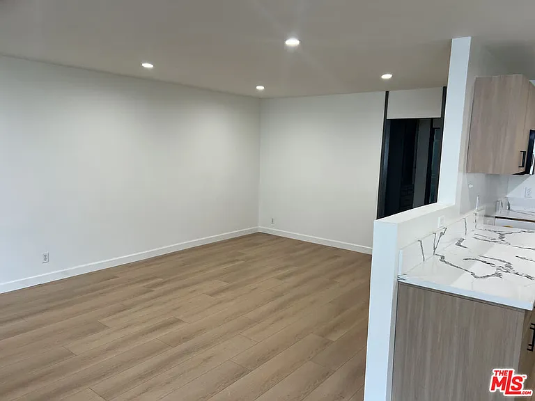 1253 N Hayworth Ave #109 — Photo 3