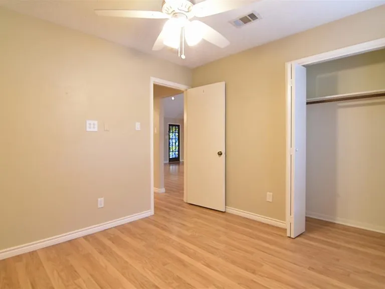 8507 Grove Park Dr — Photo 18
