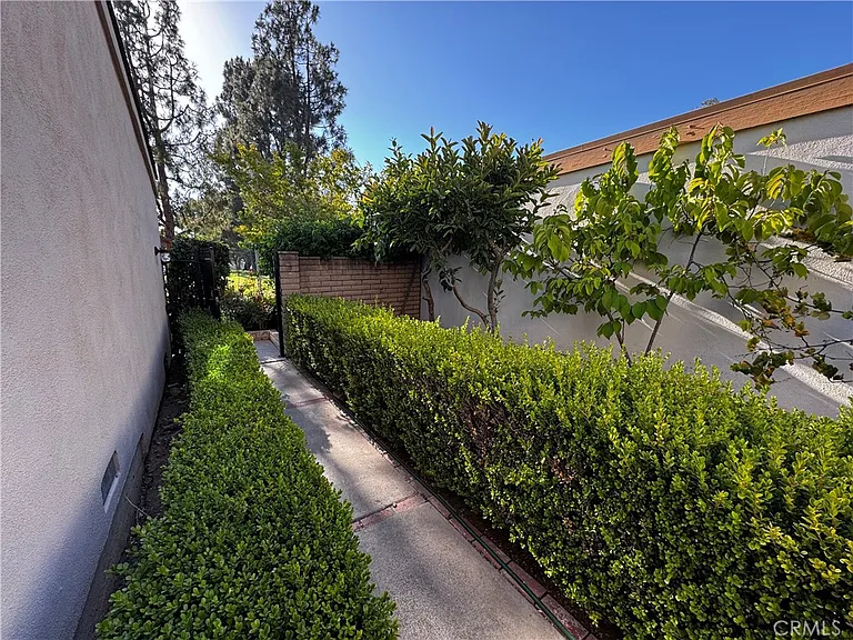 71 Willow Tree Ln — Photo 5