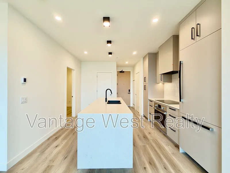 2 bed, 1.0 bath, 760 sqft, $2,475 — Photo 3