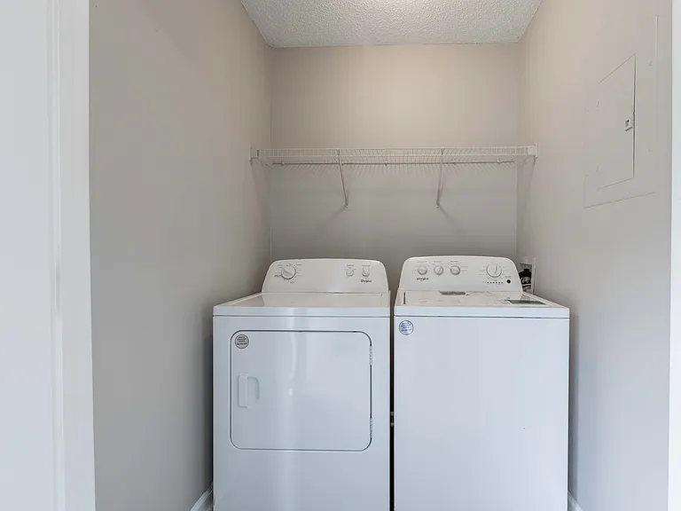 Sharon Pointe Apartment Homes — Photo 11
