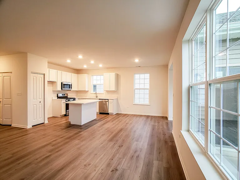 14347 Clover Ave — Photo 3