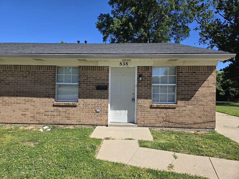 838 Lancelot Ct