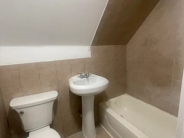 89 Franklin Ave #2 — Photo 8