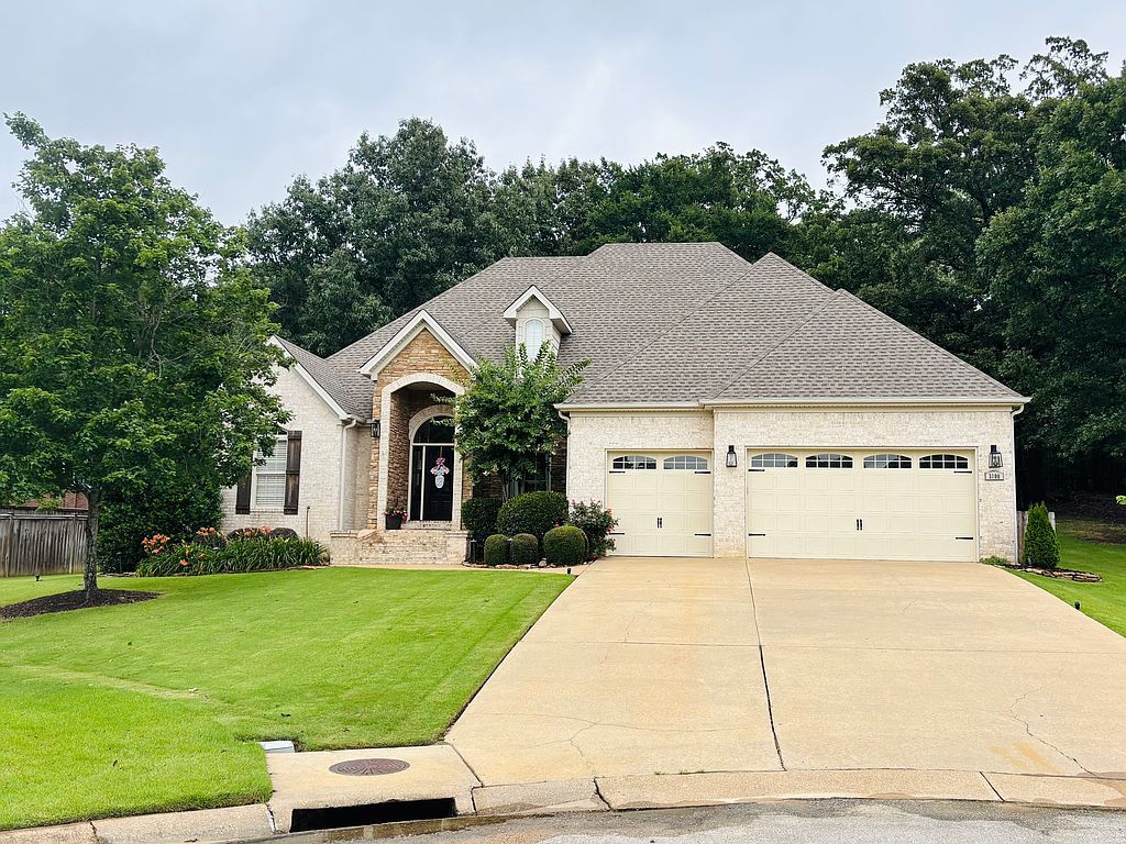 3100 Barrington Cir - Property Image