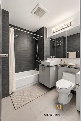 Bathroom, photo 1
