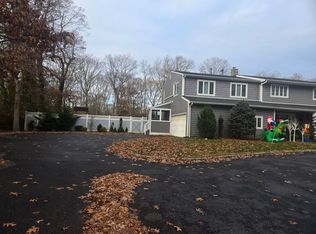 19 Cardinal Ln #1, East Islip, NY 11730