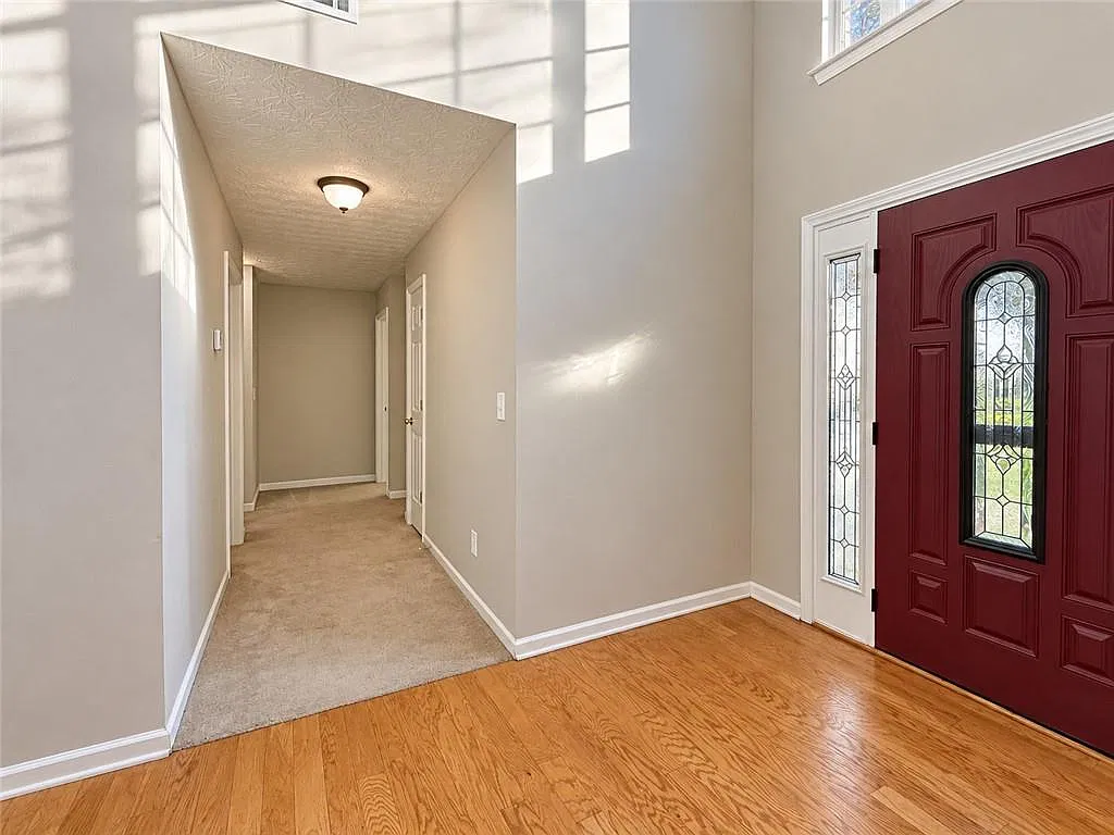 4 bed, 2.0 bath, 2876 sqft, $2,650 — Photo 3