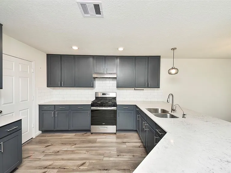 2916 Shimmer Edge Dr — Photo 17