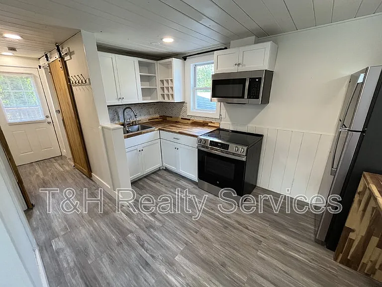 106 E Pendleton Ave — Photo 7
