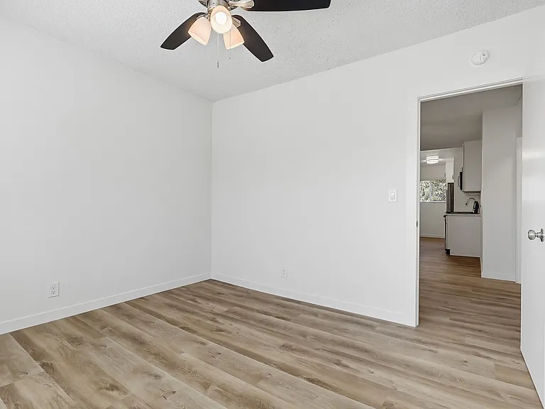 Gated, MidCentury MultiFamily Property near Metro Access and Victoria Park — Photo 12
