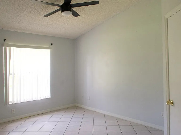 15640 Kensington Trl — Photo 12