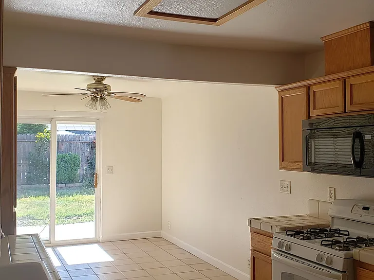 2876 Upland Dr — Photo 6