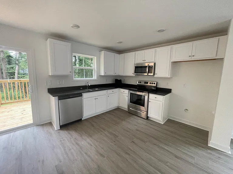 520 Rogers Lake Rd — Photo 5