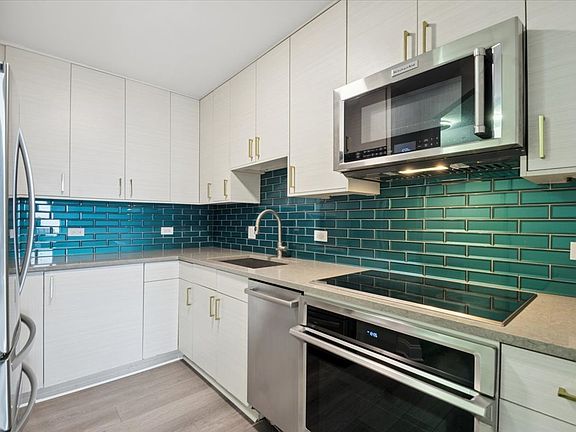 3rd image of 5320 N Sheridan Rd APT 2109