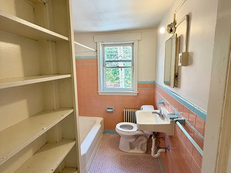 446 N Duke St #2F — Photo 8