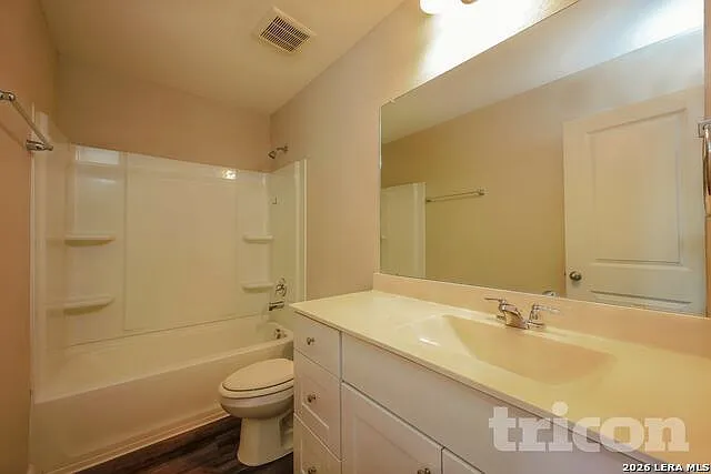 3 bed, 2.5 bath, 1848 sqft, $1,849 — Photo 3