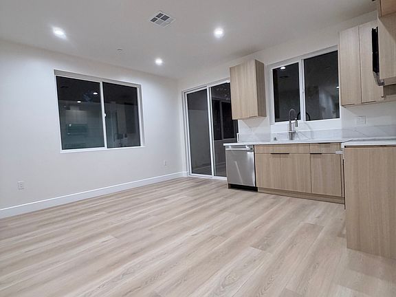 2nd image of 4335 Sunnyslope Ave #1/2