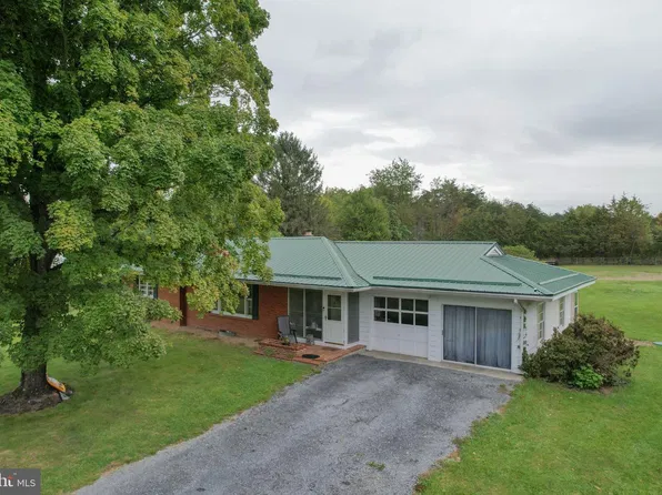 4615 Valley Rd, Berkeley Springs, WV 25411