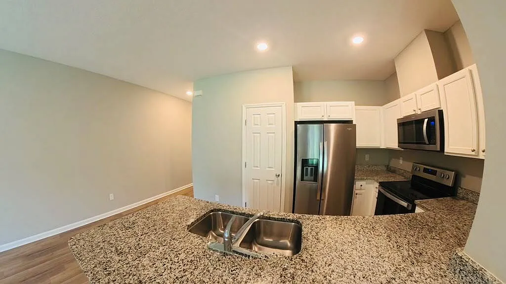 3 bed, 2.0 bath, $1,675 — Photo 3