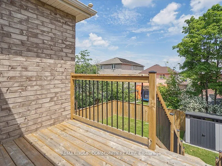 2172 Dawson Cres — Photo 33