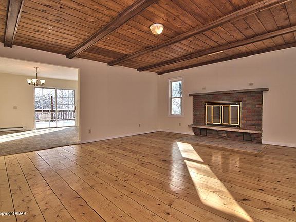 2nd image of 3469 Farview Dr
