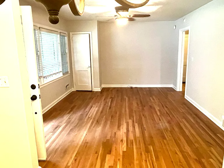 1552 Berkeley Ln — Photo 3