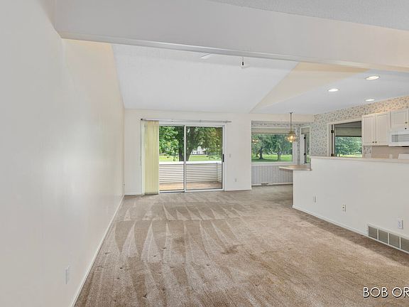 4th image of 1016 Fairfield Dr