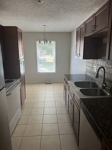 7700 NW 79th Pl #7700 — Photo 2