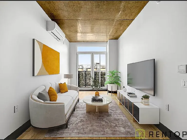 338 Evergreen Ave #402 — Photo 2