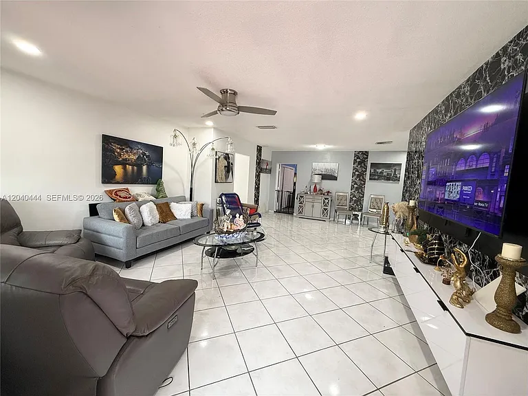 8600 NW 57th Ct — Photo 5