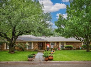 2002 Everglade Dr, Gainesville, TX 76240