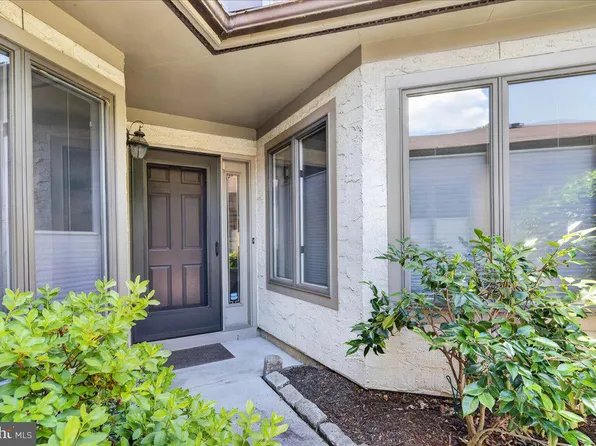 3 Marilyn Ct, Lawrence Township, NJ 08648