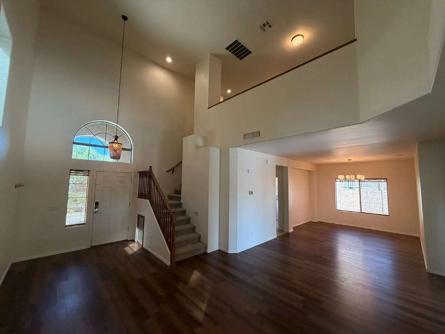 4 bed, 2.5 bath, 2691 sqft, $2,295 — Photo 4