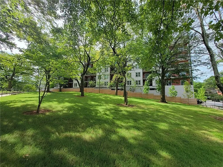 525 Parkway Dr #306 — Photo 11