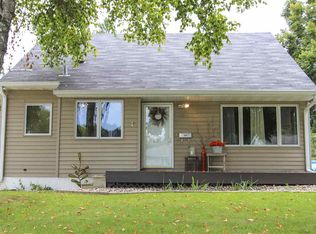 411 Beverly Hills St, Waterloo, IA 50701