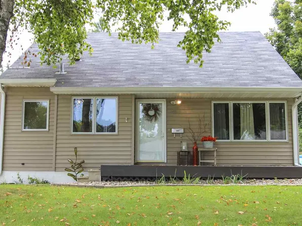 411 Beverly Hills St, Waterloo, IA 50701