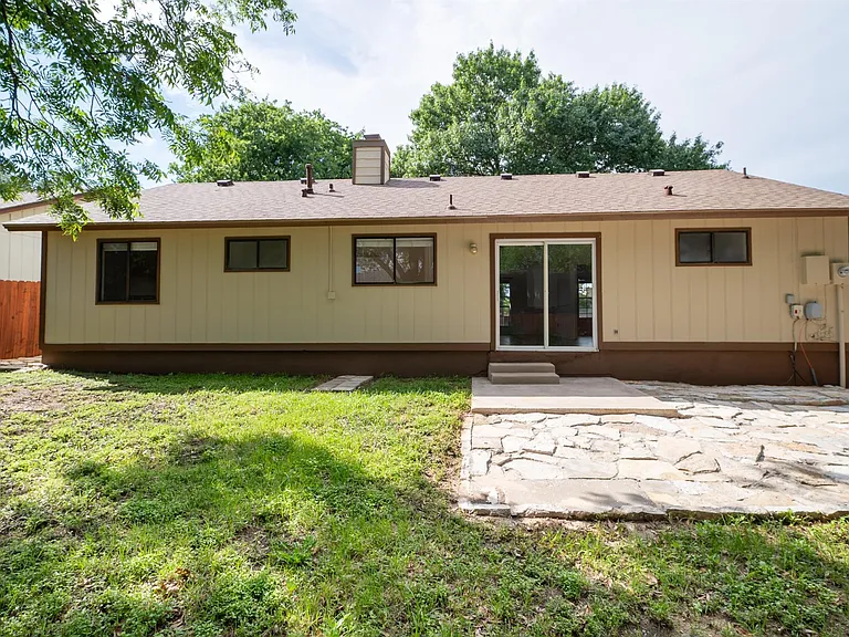 1601 Primrose Trl — Photo 17