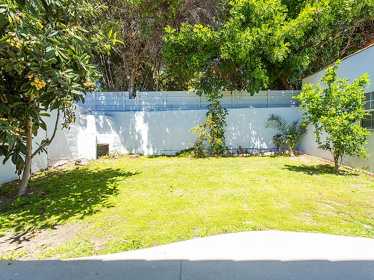 4733 Ambrose Ave — Photo 27
