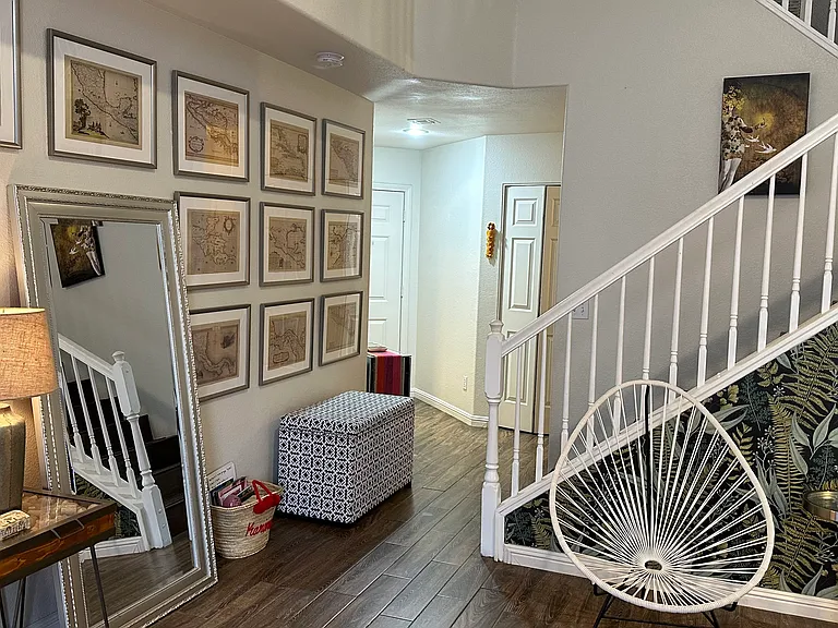 8433 Pacific Fountain Ave — Photo 2
