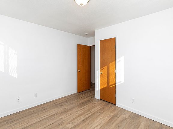 5th image of 118 NW College Ave
