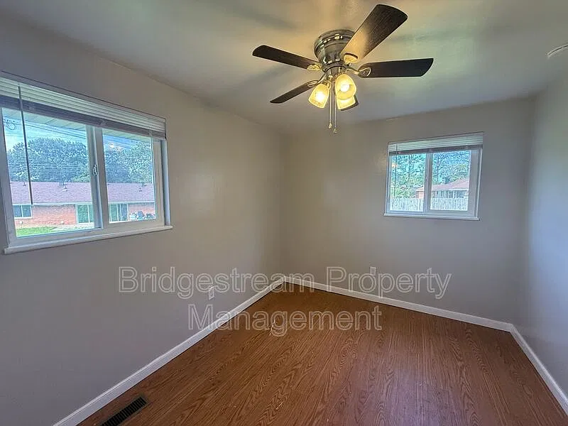 2 bed, 1.0 bath, $950 — Photo 4