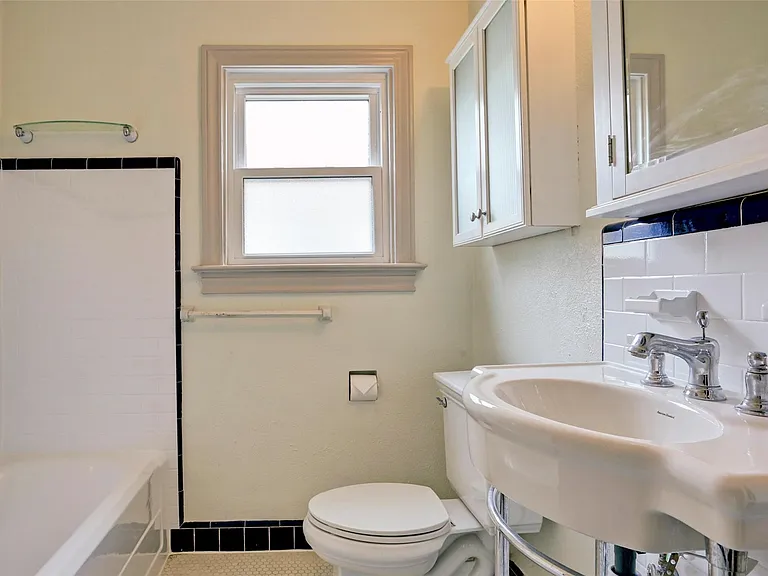 2324 Goldsmith St #B — Photo 9