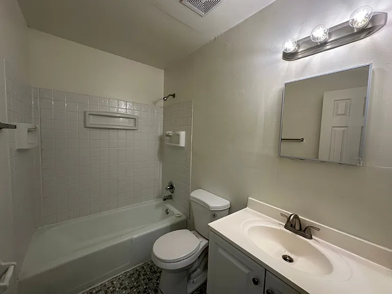 9511 1st View St #5 — Photo 4