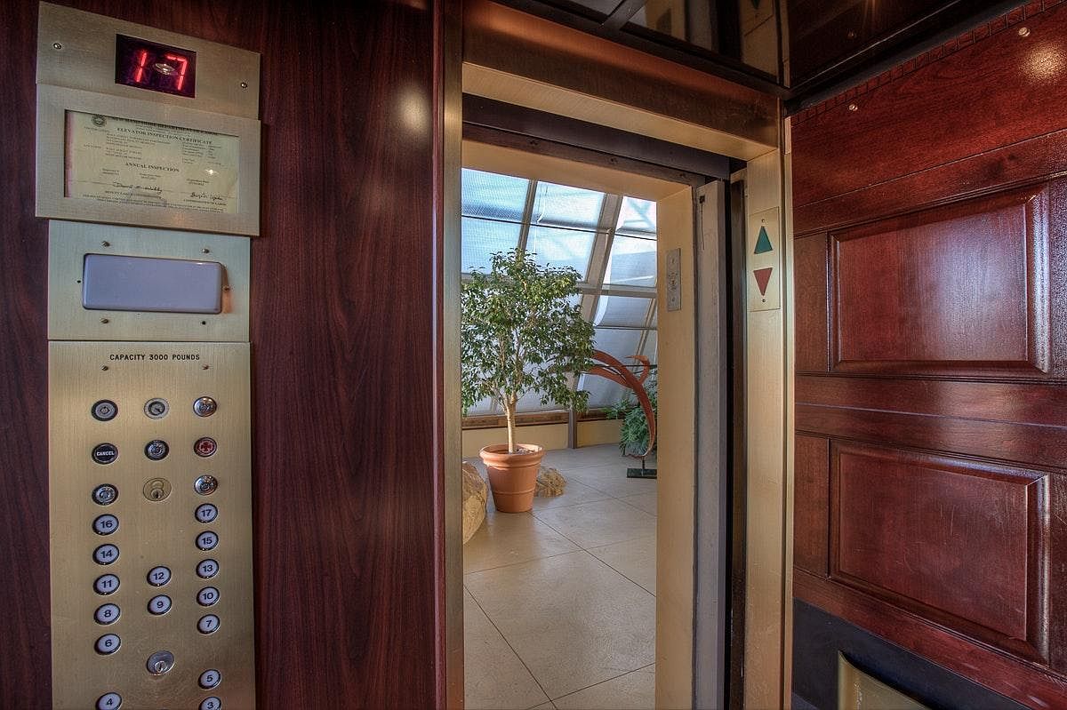 【海外版】3冊：PENTHOUSE独版SH08,09,21 $10.9M Soho penthouse has an open-air zen garden and three