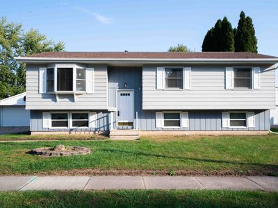 2300 3rd Ave NW, Waverly, IA, 50677