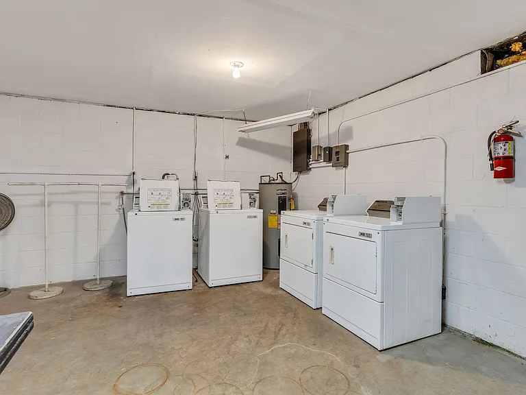 Executive House Apartments — Photo 24