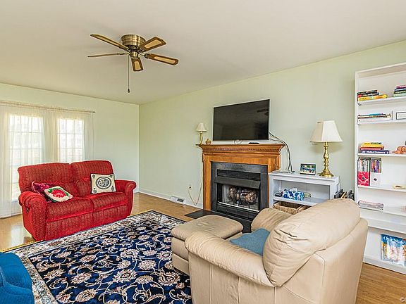 4th image of 7400 River Holly Dr